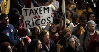 Ato na Avenida Paulista pede taxação de super-ricos e condena tarifaço