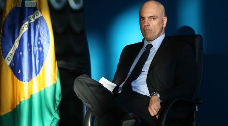 Bolsonaro fez flagrante confissão de obstrução de Justiça, diz Moraes