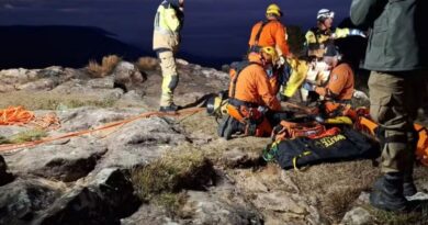 Bombeiros preparam resgate de criança que caiu em cânion no RS