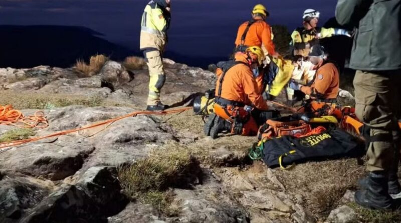 Bombeiros preparam resgate de criança que caiu em cânion no RS