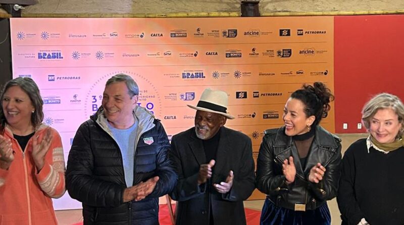 Bonito (MS) inaugura calçada da fama em homenagem ao cinema