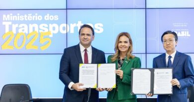 Brasil e China assinam acordo para estudar ferrovia até o Peru