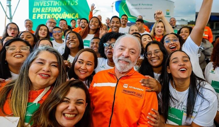 "Brasil vai ter pela 1ª vez um presidente eleito quatro vezes", diz Lula sobre reeleição