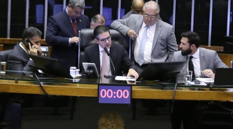 Câmara aprova urgência para proposta que reduz benefícios fiscais