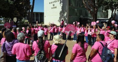 Câncer de mama: manifestação cobra acesso a tratamento aprovado no SUS