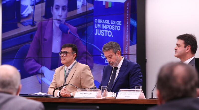 Comissão da Câmara aprova isenção do IR para quem ganha até R$ 5 mil