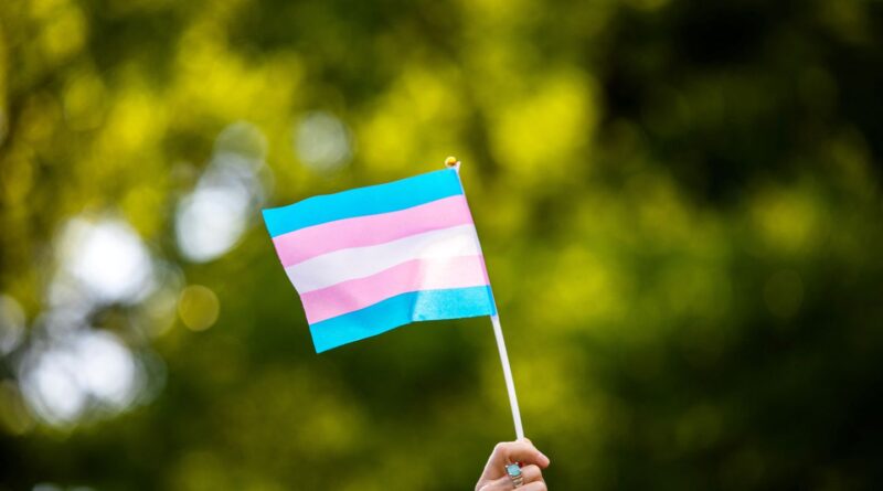 Comitê Olímpico dos EUA proíbe mulheres trans em competições femininas