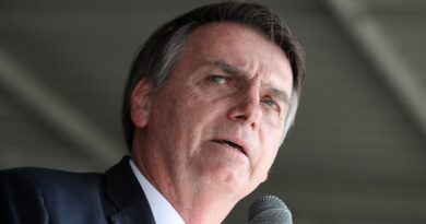 Conteúdo de pen drive achado na casa de Bolsonaro é irrelevante, aponta perícia