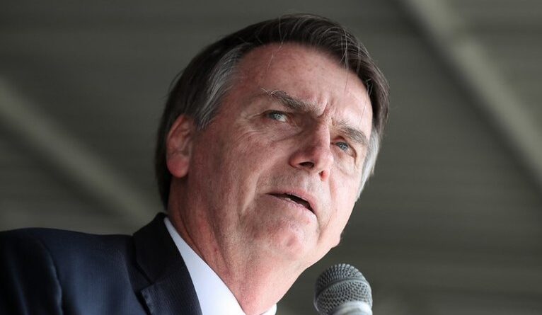 Conteúdo de pen drive achado na casa de Bolsonaro é irrelevante, aponta perícia