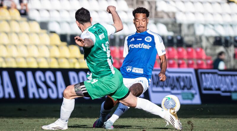 Cruzeiro vence Banfield antes de retomada do Campeonato Brasileiro