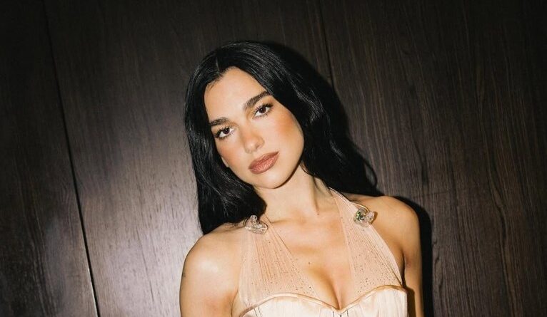 Dua Lipa grava vídeo português e recria meme de Fernanda Torres: “A vida presta”