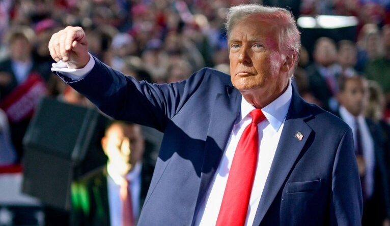 "Estou decepcionado, mas ainda não desisti de Putin", diz Donald Trump em entrevista