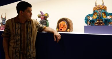Exposição traz monstros coloridos de barro de artista pernambucano