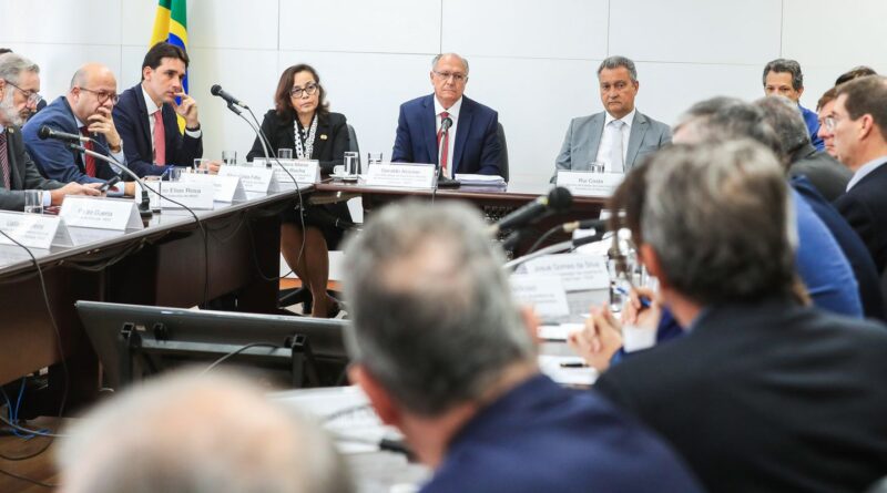 Governo busca negociação com EUA e pede apoio de empresários