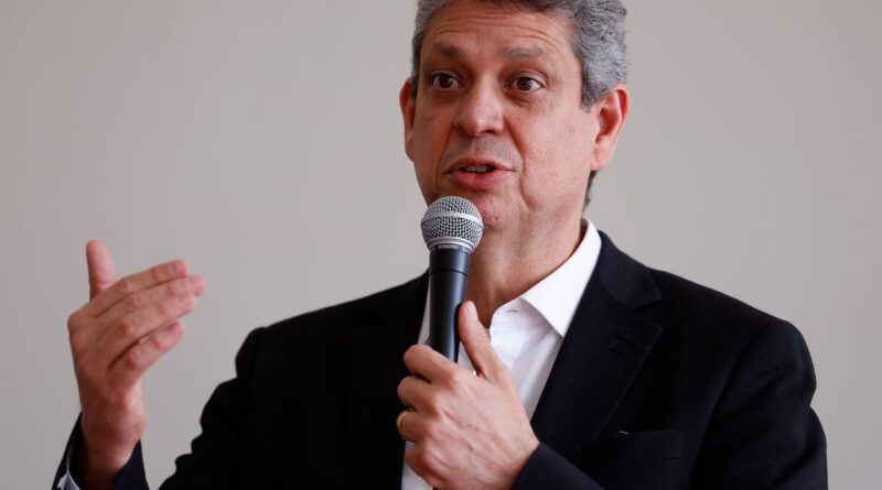 Governo defende justiça tributária e não alta de imposto, diz ministro