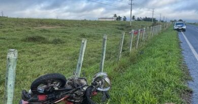 Homem morre em acidente entre carro e moto na ES 381 entre São Mateus e Nova Venécia