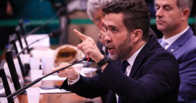 Janones é suspenso por três meses em Conselho de Ética da Câmara