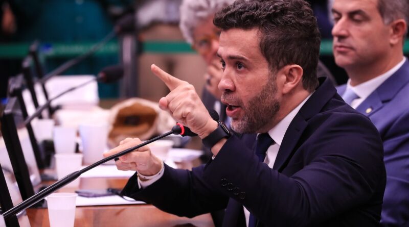 Janones é suspenso por três meses em Conselho de Ética da Câmara