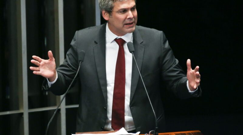 Líder do PT na Câmara diz que tarifas de Trump são ataque à democracia