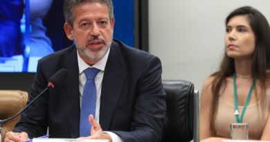 Lira amplia redução parcial de IR para quem ganha até R$ 7.350