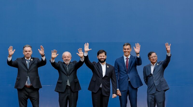 Lula e outros líderes convocam instituições em defesa da democracia