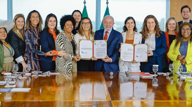 Lula sanciona cota de 30% para mulheres em conselhos de estatais