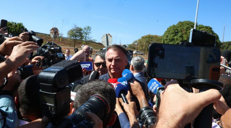 Maioria da 1ª Turma do STF vota por manter cautelares contra Bolsonaro