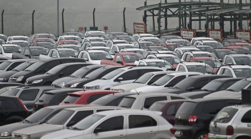 Montadoras tentam influenciar governo em disputa por mercado no Brasil