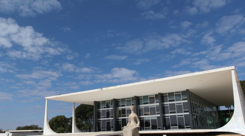 Moraes abre apuração sobre insider trading antes de tarifaço de Trump