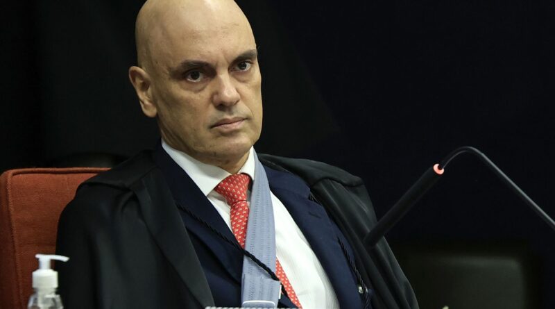 Moraes diz que Eduardo Bolsonaro interfere em processo na Corte