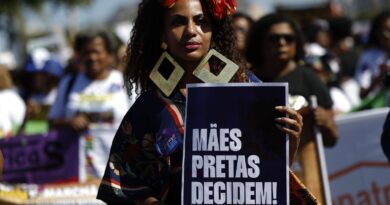 Mulheres negras reivindicam justiça e bem-viver em marcha no Rio