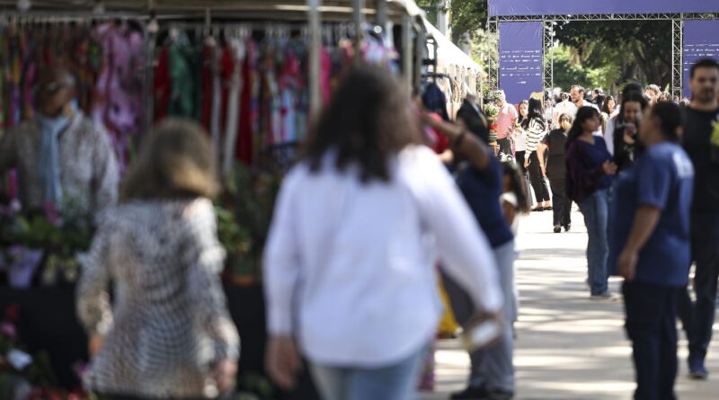 Nível de emprego resiste a impacto do juro alto, dizem especialistas
