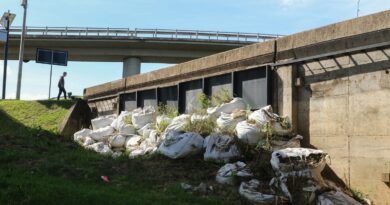 Nível do Guaíba recua, e prefeitura de Porto Alegre reabre comportas