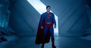 No embalo de 'Superman', rede de cinema cria promoção para quem comprar ingresso com cueca por cima da calça