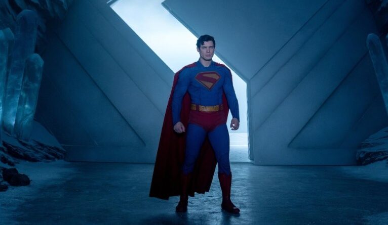 No embalo de 'Superman', rede de cinema cria promoção para quem comprar ingresso com cueca por cima da calça