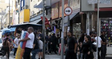 Pirataria é fiscalizada e combatida, dizem lojistas da 25 de Março