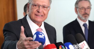 Pix é modelo, e problema real está em tarifas dos EUA, diz Alckmin