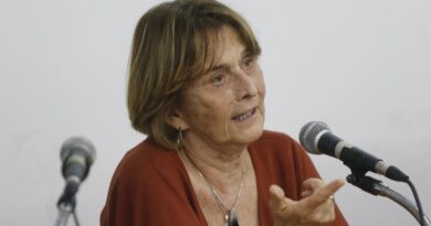 Política brasileira não enxerga ciência como solução, diz pesquisadora