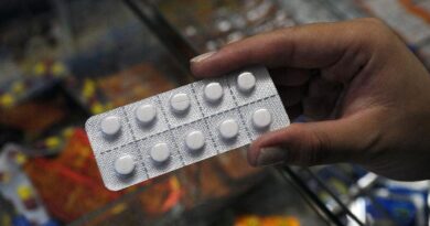 Possível reação do Brasil a tarifaço pode afetar preços de remédios