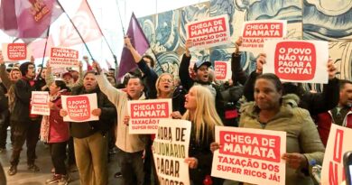 Povo sem medo e MTST fazem ato pela taxação de bilionários