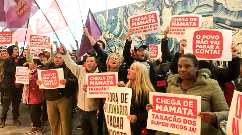 Povo sem medo e MTST fazem ato pela taxação de bilionários