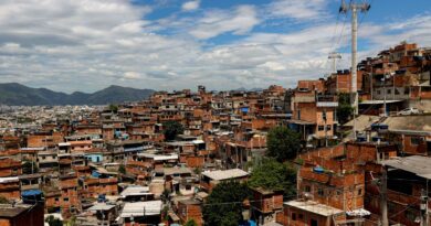 Praça musical no Complexo do Alemão visa promover a cultura periférica