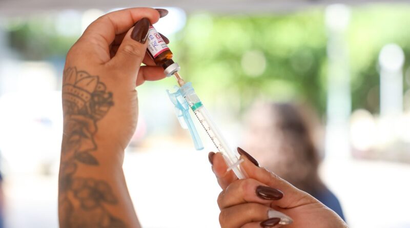 Saúde abre consulta sobre inclusão da vacina meningo B no SUS