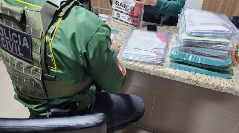 Seis advogados são presos por suspeita de lesar mais de mil idosos