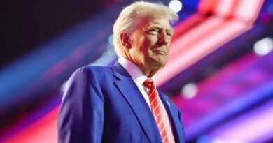 Senadores democratas acusam Donald Trump de 'claro abuso de poder' por tarifas ao Brasil