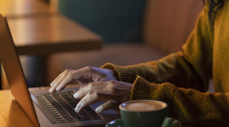 Serviços já respondem por 57% dos empregos formais no país, diz CNS