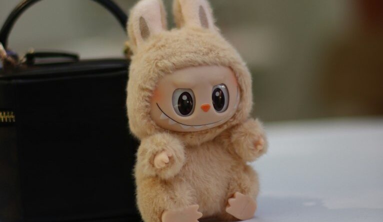 Sucesso global, Labubu impulsiona ações da Pop Mart e empresa ultrapassa multinacional brasileira