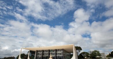 Tenente-coronel nega ter recebido sacola com dinheiro de Mauro Cid 