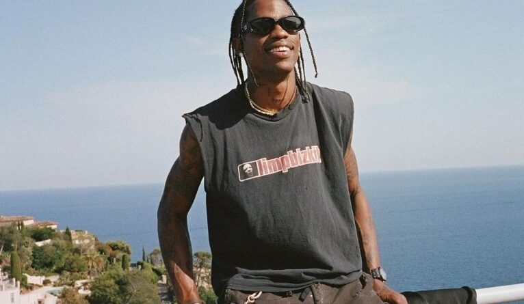 Travis Scott aparece em fast food no Rio de Janeiro; veja