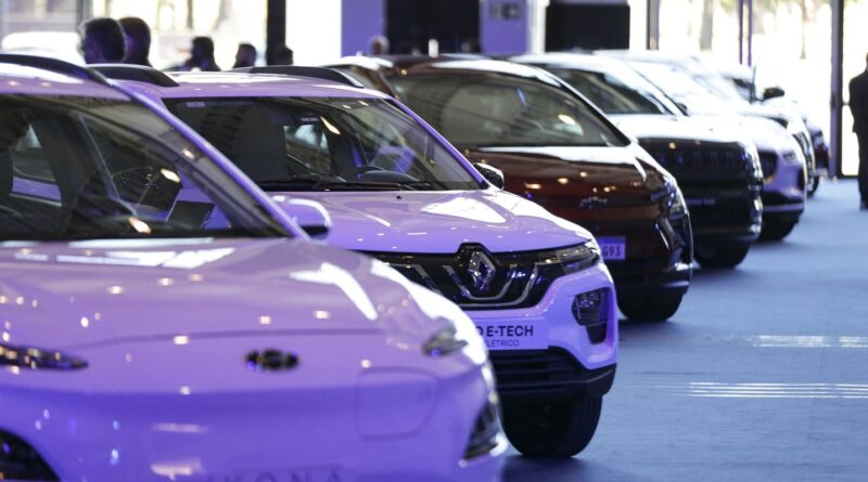 Vendas de veículos novos recuam em junho, mas crescem 4,8% semestre